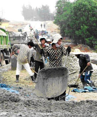 Nhiều tuyến đường giao thông nông thôn ở Phong Hải được đầu tư, nâng cấp